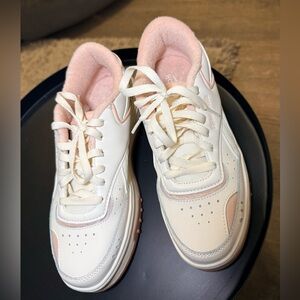 Reebok Galaxy 11 sneakers size 9
Excellent used condition